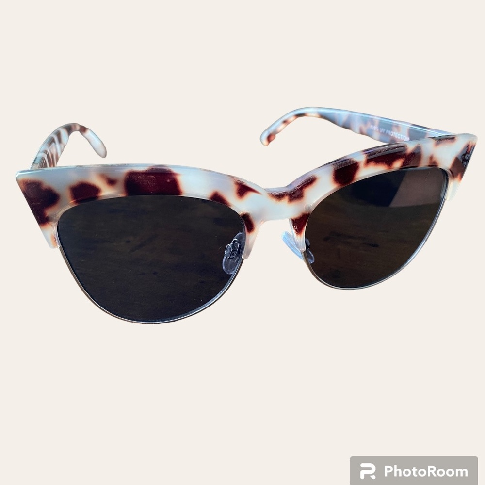 Beige Tortoise Cate Eye Sunglasses